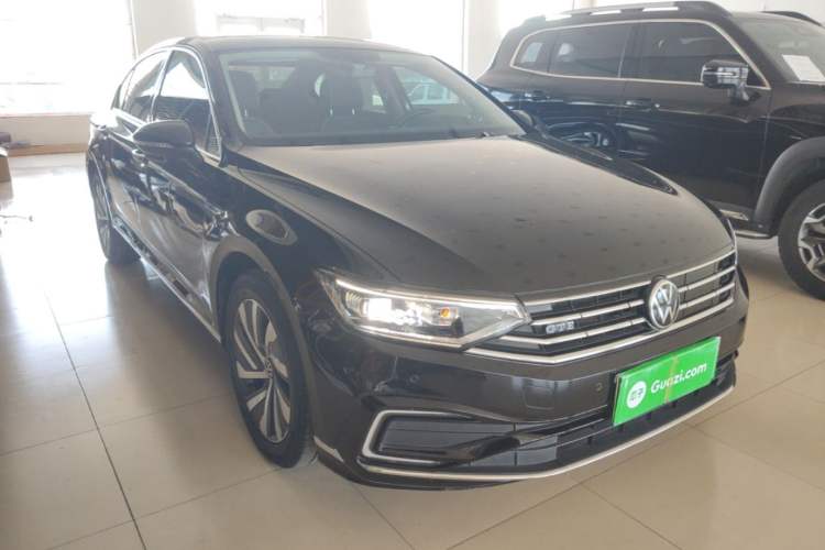 Used Volkswagen Magotan GTE Plug-in Hybrid 2022 GTE Luxury Model Front Right 45 Deg
