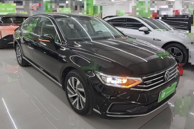 Used Volkswagen Magotan GTE Plug-in Hybrid 2022 GTE Luxury Model Front Right 45 Deg
