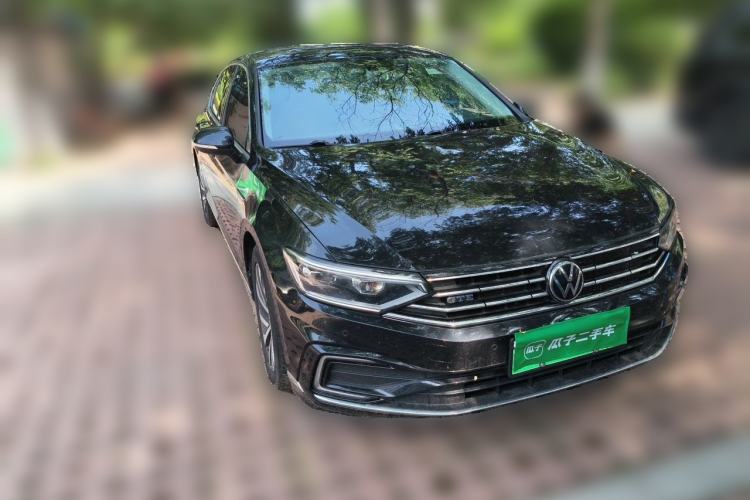 Used Volkswagen Magotan GTE Plug-in Hybrid 2022 GTE Luxury Model Front Right 45 Deg