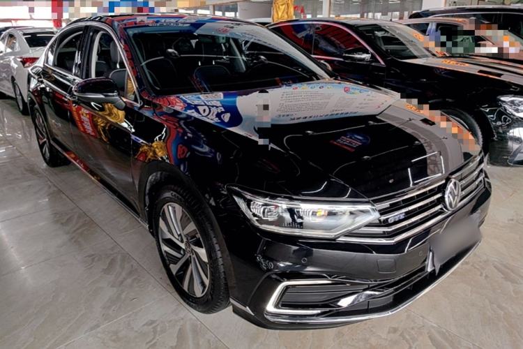 Used Volkswagen Magotan GTE Plug-in Hybrid 2022 GTE Luxury Model Front Right 45 Deg