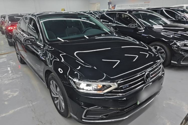 Used Volkswagen Magotan GTE Plug-in Hybrid 2022 GTE Luxury Model Front Right 45 Deg