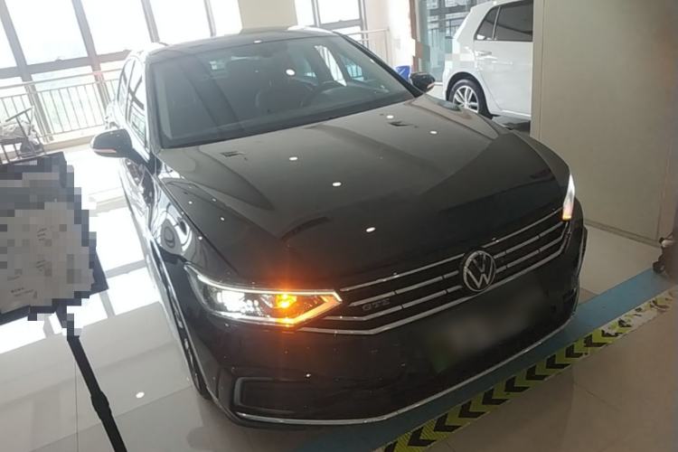 Used Volkswagen Magotan GTE Plug-in Hybrid 2022 GTE Luxury Model Front Right 45 Deg