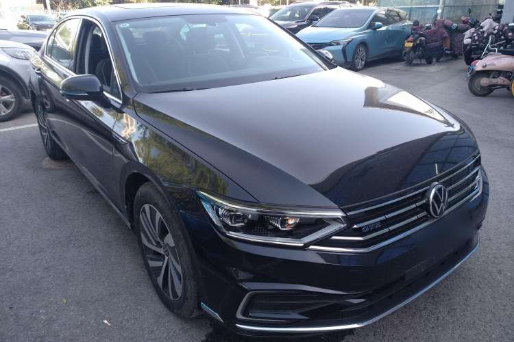 Used Volkswagen Magotan GTE Plug-in Hybrid 2022 GTE Luxury Model Front Right 45 Deg
