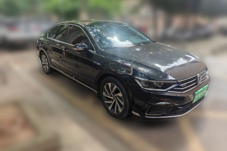 Used Volkswagen Magotan GTE Plug-in Hybrid 2022 GTE Luxury Model Front Right 45 Deg