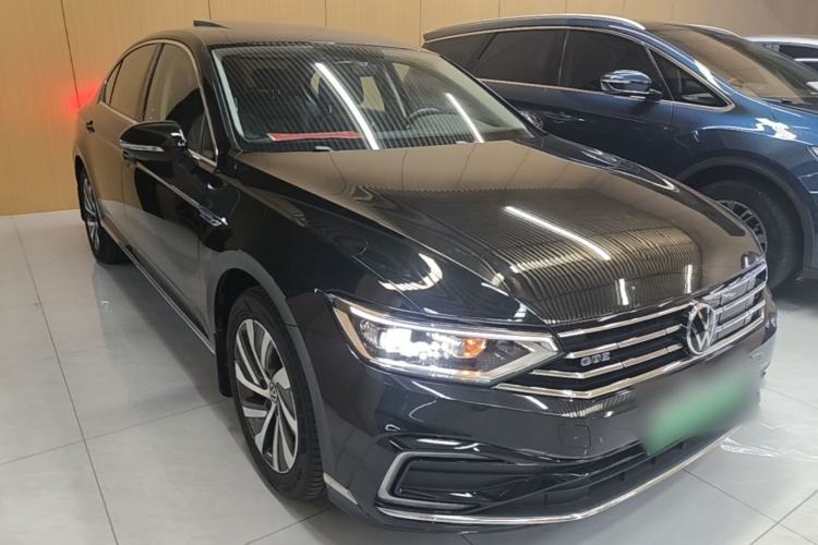 Used Volkswagen Magotan GTE Plug-in Hybrid 2022 GTE Luxury Model Front Right 45 Deg