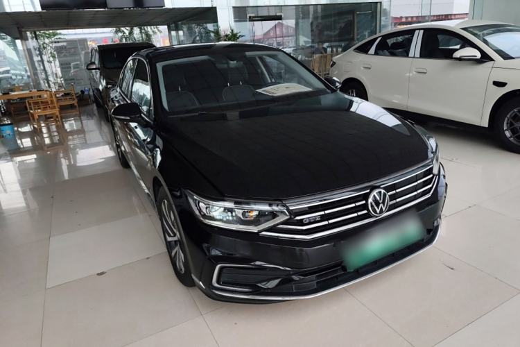 Used Volkswagen Magotan GTE Plug-in Hybrid 2022 GTE Luxury Model Front Right 45 Deg