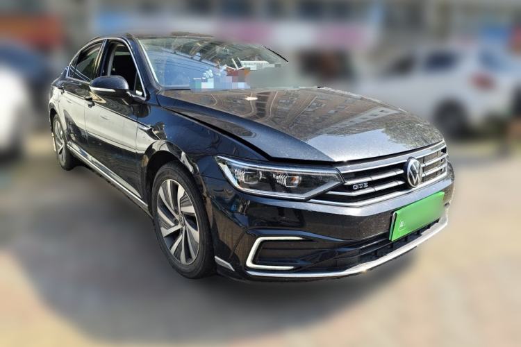 Used Volkswagen Magotan GTE Plug-in Hybrid 2022 GTE Luxury Model Front Right 45 Deg