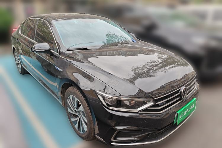 Used Volkswagen Magotan GTE Plug-in Hybrid 2022 GTE Luxury Model Front Right 45 Deg