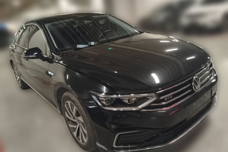 Used Volkswagen Magotan GTE Plug-in Hybrid 2022 GTE Luxury Model Front Right 45 Deg