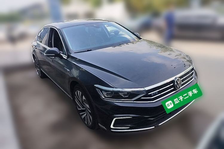 Used Volkswagen Magotan GTE Plug-in Hybrid 2022 GTE Prestige Model Front Right 45 Deg