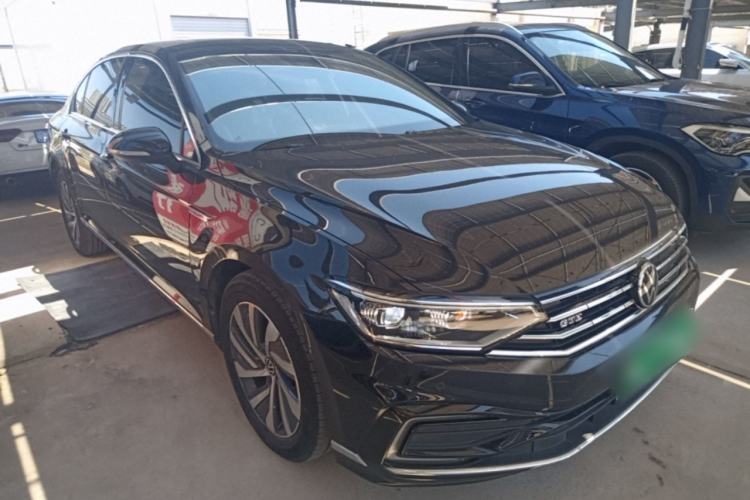 Used Volkswagen Magotan GTE Plug-in Hybrid 2022 GTE Luxury Model Front Right 45 Deg
