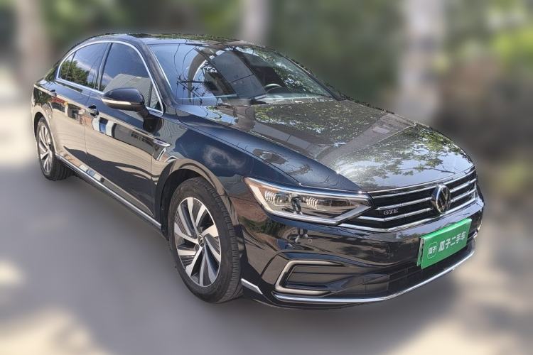 Used Volkswagen Magotan GTE Plug-in Hybrid 2022 GTE Luxury Model Front Right 45 Deg