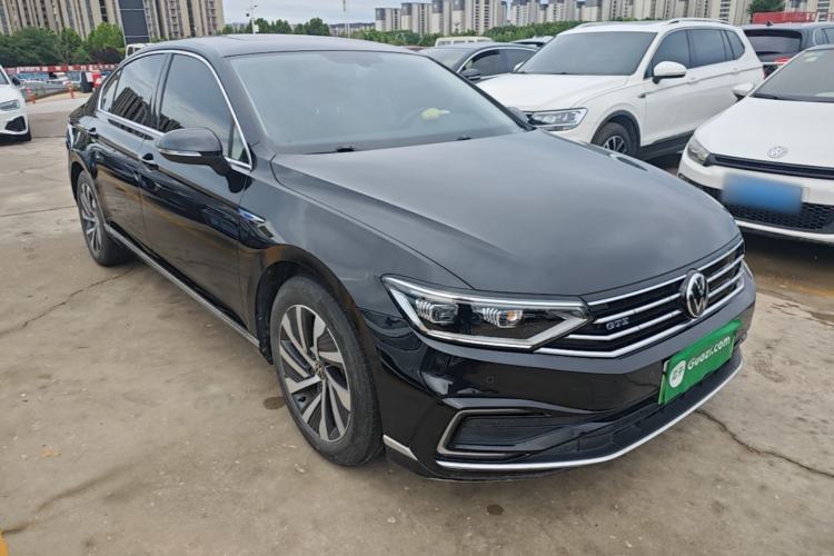 Used Volkswagen Magotan GTE Plug-in Hybrid 2022 GTE Luxury Model Front Right 45 Deg