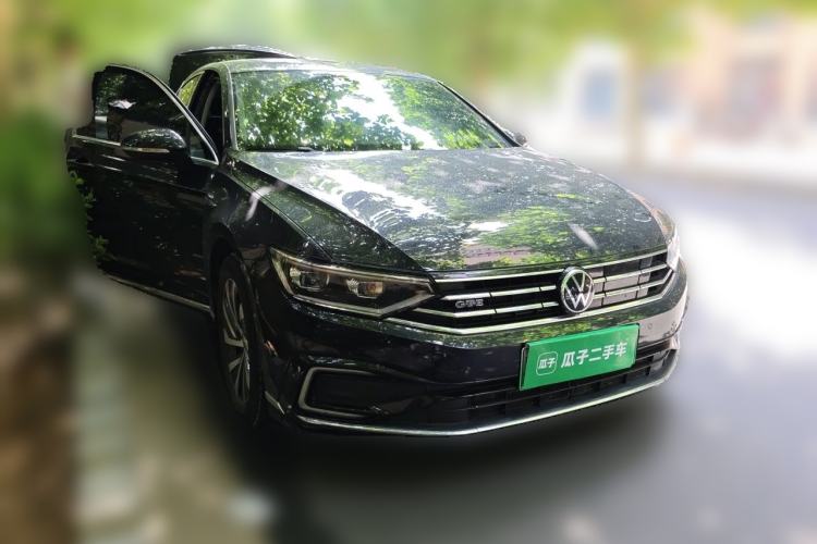 Used Volkswagen Magotan GTE Plug-in Hybrid 2022 GTE Luxury Model Front Right 45 Deg