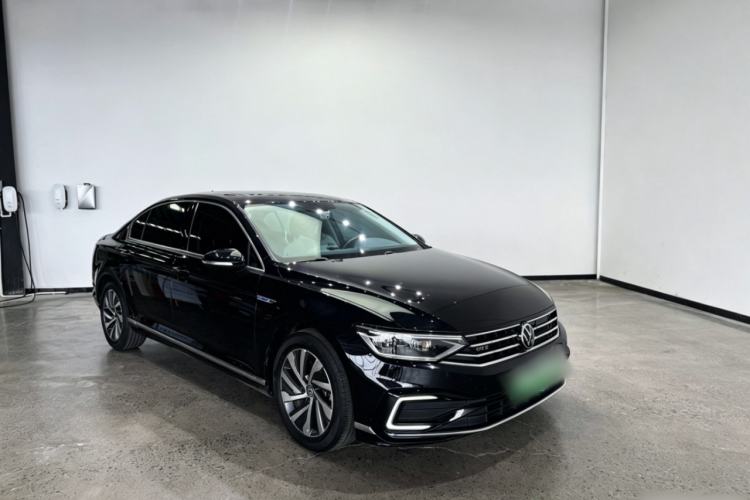 Used Volkswagen Magotan GTE Plug-in Hybrid 2022 GTE Luxury Model Front Right 45 Deg