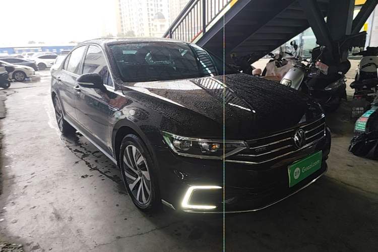 Used Volkswagen Magotan GTE Plug-in Hybrid 2022 GTE Luxury Model Front Right 45 Deg