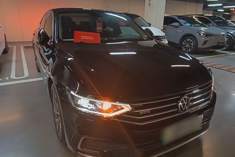 Used Volkswagen Magotan GTE Plug-in Hybrid 2022 GTE Luxury Model Front Right 45 Deg