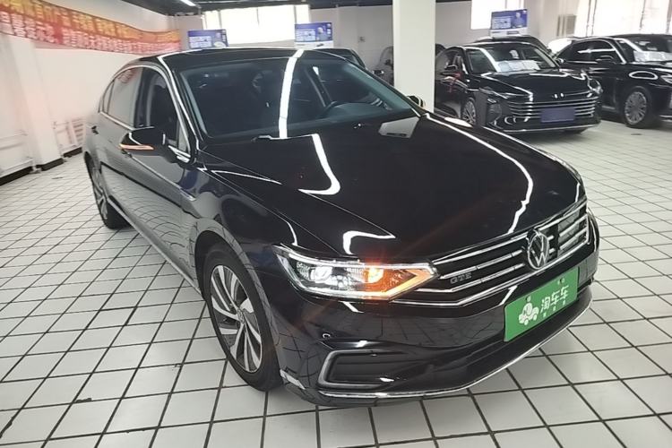 Used Volkswagen Magotan GTE Plug-in Hybrid 2022 GTE Luxury Model Front Right 45 Deg