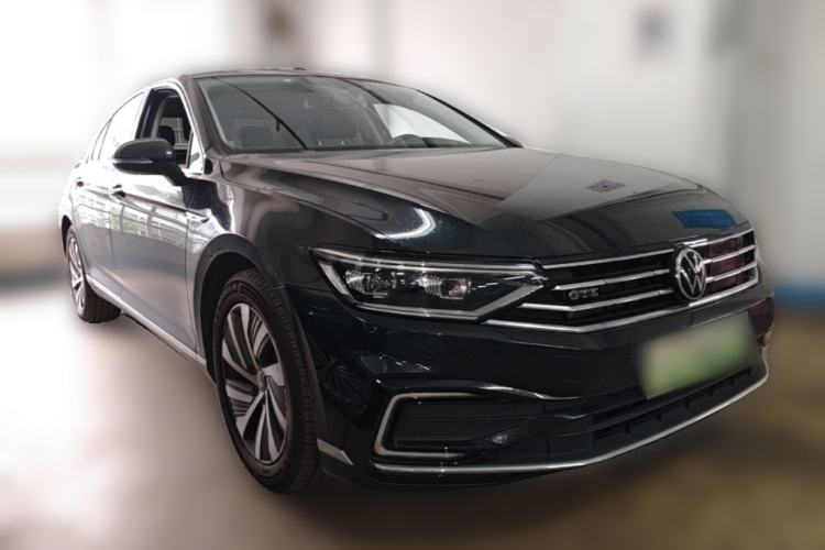 Used Volkswagen Magotan GTE Plug-in Hybrid 2022 GTE Luxury Model Front Right 45 Deg