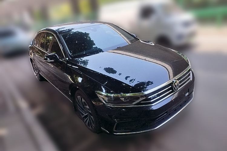 Used Volkswagen Magotan GTE Plug-in Hybrid 2022 GTE Prestige Model Front Right 45 Deg