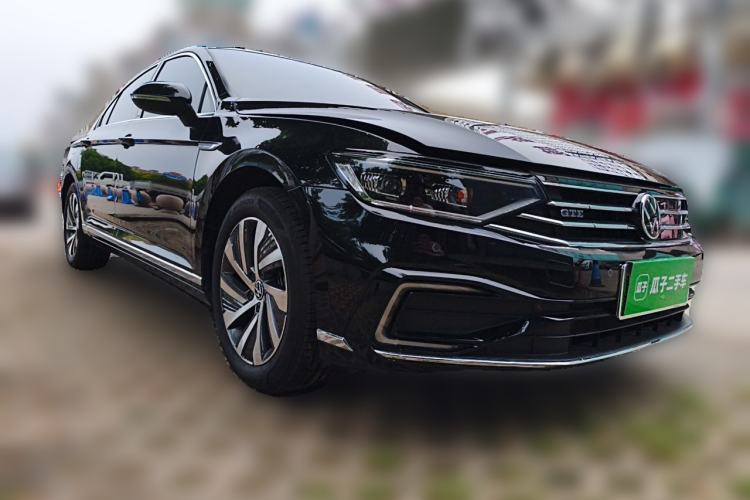 Used Volkswagen Magotan GTE Plug-in Hybrid 2022 GTE Luxury Model Front Right 45 Deg