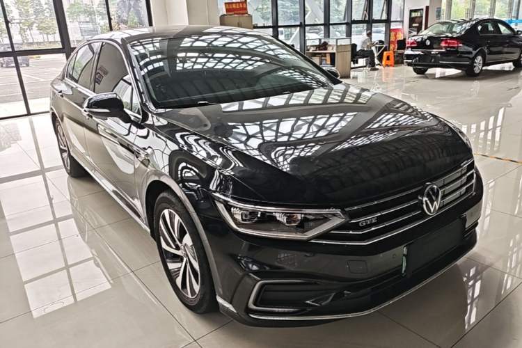 Used Volkswagen Magotan GTE Plug-in Hybrid 2022 GTE Luxury Model Front Right 45 Deg