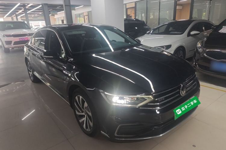 Used Volkswagen Magotan GTE Plug-in Hybrid 2022 GTE Luxury Model Front Right 45 Deg