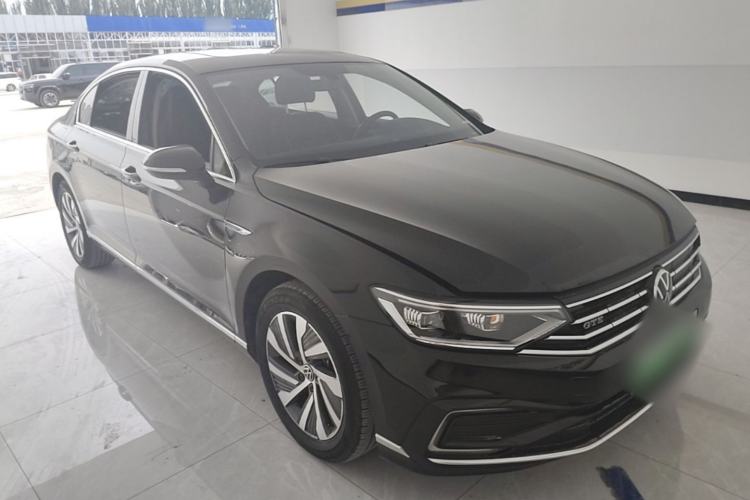 Used Volkswagen Magotan GTE Plug-in Hybrid 2022 GTE Luxury Model Front Right 45 Deg