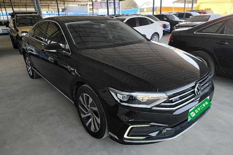 Used Volkswagen Magotan GTE Plug-in Hybrid 2022 GTE Luxury Model Front Right 45 Deg