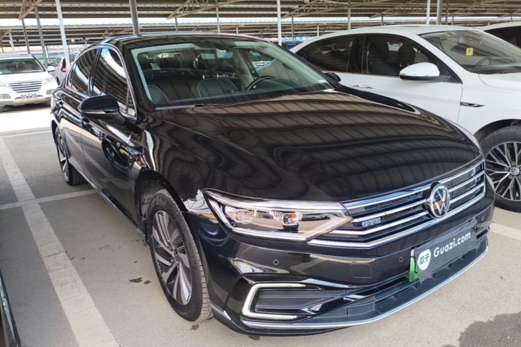 Used Volkswagen Magotan GTE Plug-in Hybrid 2022 GTE Luxury Model Front Right 45 Deg