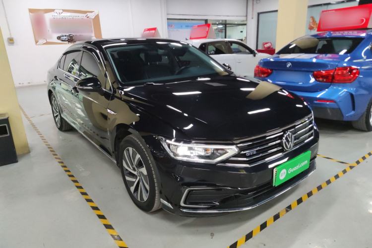 Used Volkswagen Magotan GTE Plug-in Hybrid 2022 GTE Luxury Model Front Right 45 Deg