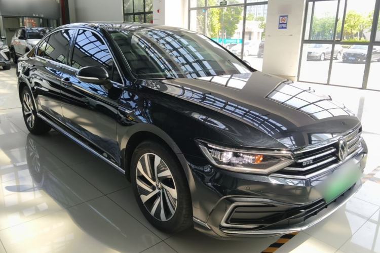 Used Volkswagen Magotan GTE Plug-in Hybrid 2022 GTE Luxury Model Front Right 45 Deg
