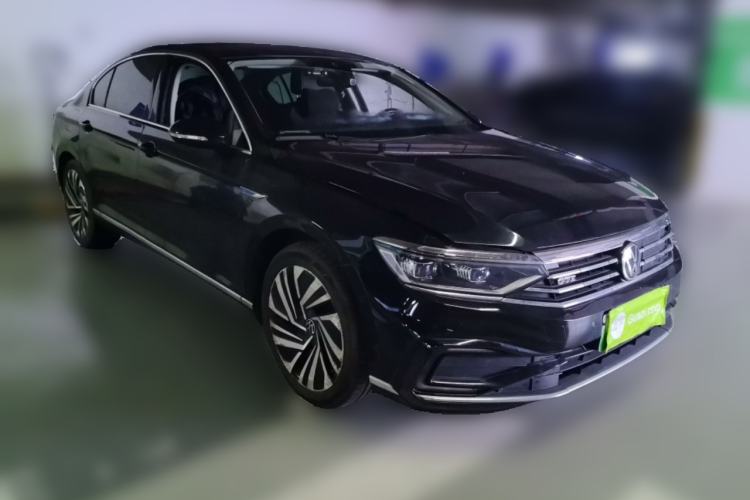 Used Volkswagen Magotan GTE Plug-in Hybrid 2022 GTE Prestige Model Front Right 45 Deg