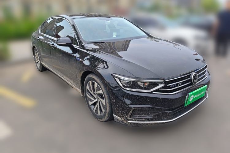 Used Volkswagen Magotan GTE Plug-in Hybrid 2022 GTE Luxury Model Front Right 45 Deg