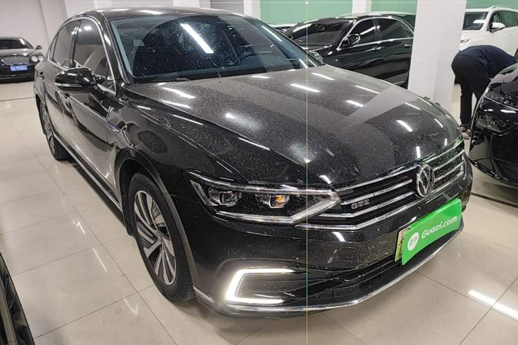Used Volkswagen Magotan GTE Plug-in Hybrid 2022 GTE Luxury Model Front Right 45 Deg