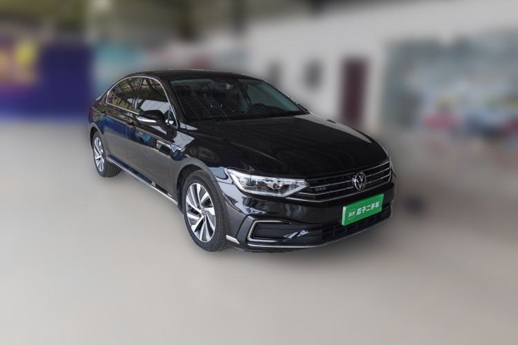 Used Volkswagen Magotan GTE Plug-in Hybrid 2022 GTE Luxury Model Front Right 45 Deg