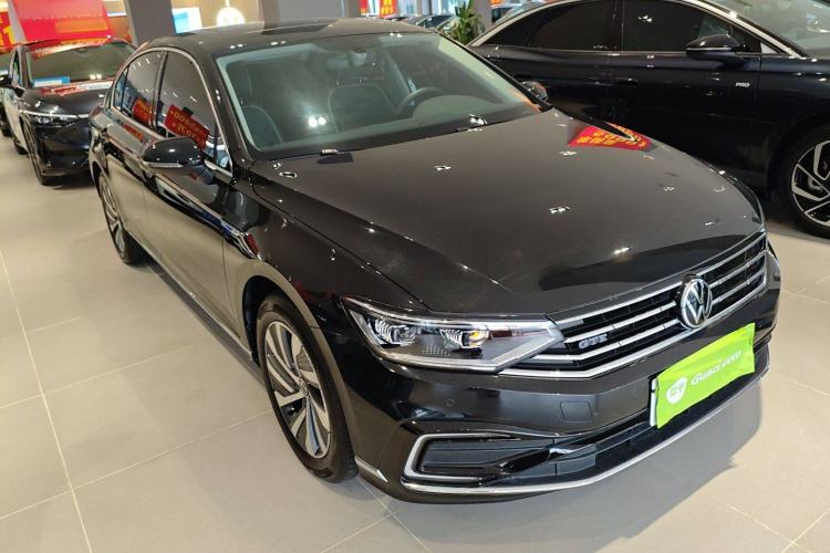 Used Volkswagen Magotan GTE Plug-in Hybrid 2022 GTE Luxury Model Front Right 45 Deg