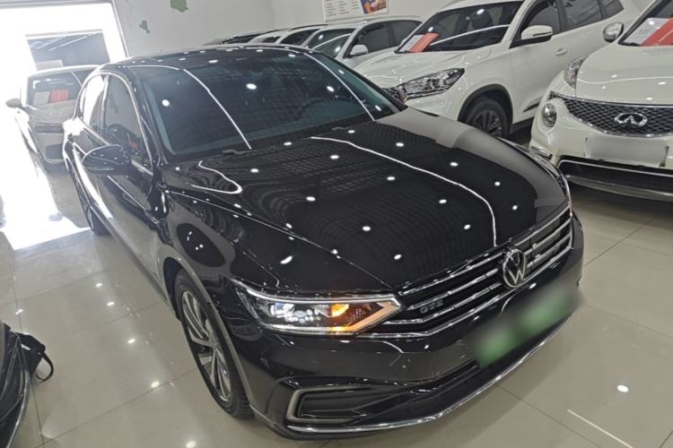 Used Volkswagen Magotan GTE Plug-in Hybrid 2022 GTE Luxury Model Front Right 45 Deg
