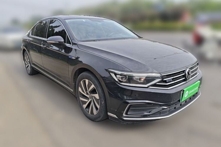 Used Volkswagen Magotan GTE Plug-in Hybrid 2022 GTE Luxury Model Front Right 45 Deg