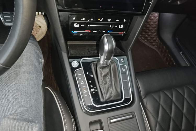 Used Volkswagen Magotan GTE Plug-in Hybrid 2022 GTE Luxury Model Gear Lever
