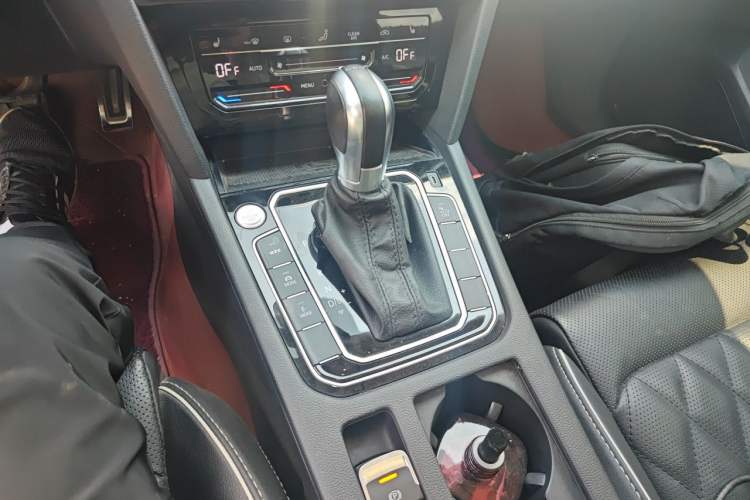 Used Volkswagen Magotan GTE Plug-in Hybrid 2022 GTE Luxury Model Gear Lever