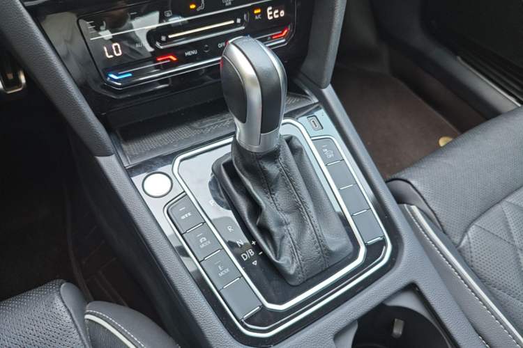 Used Volkswagen Magotan GTE Plug-in Hybrid 2022 GTE Luxury Model Gear Lever