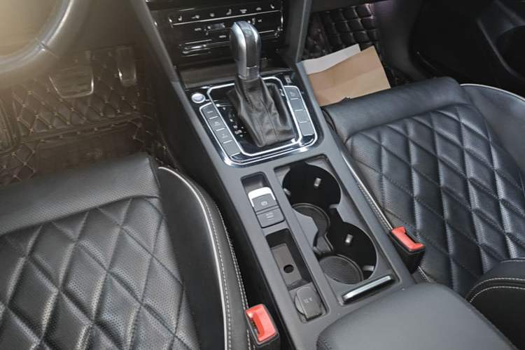 Used Volkswagen Magotan GTE Plug-in Hybrid 2022 GTE Luxury Model Gear Lever
