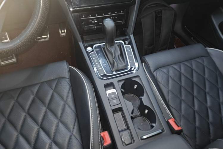 Used Volkswagen Magotan GTE Plug-in Hybrid 2022 GTE Luxury Model Gear Lever