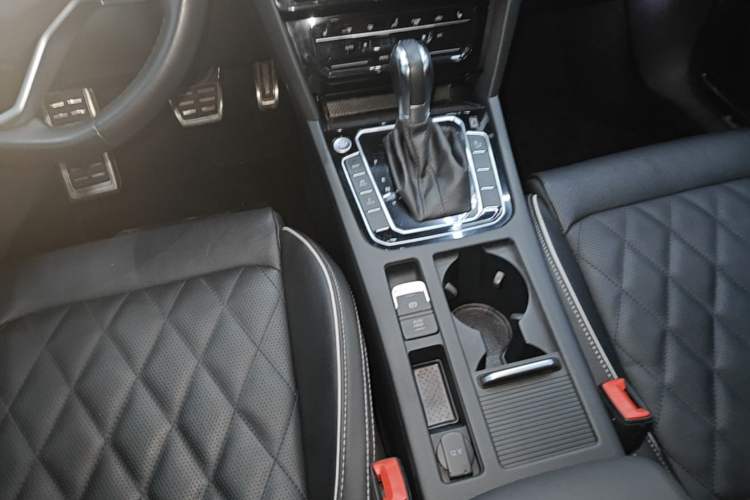 Used Volkswagen Magotan GTE Plug-in Hybrid 2022 GTE Luxury Model Gear Lever
