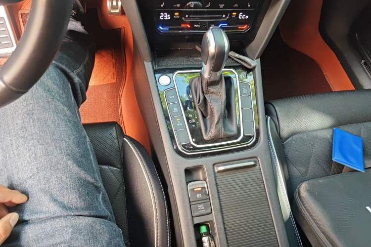 Used Volkswagen Magotan GTE Plug-in Hybrid 2022 GTE Luxury Model Gear Lever