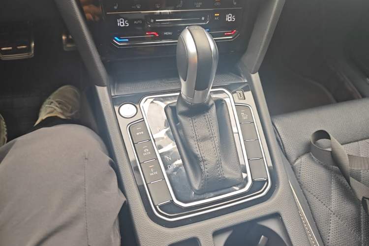 Used Volkswagen Magotan GTE Plug-in Hybrid 2022 GTE Luxury Model Gear Lever