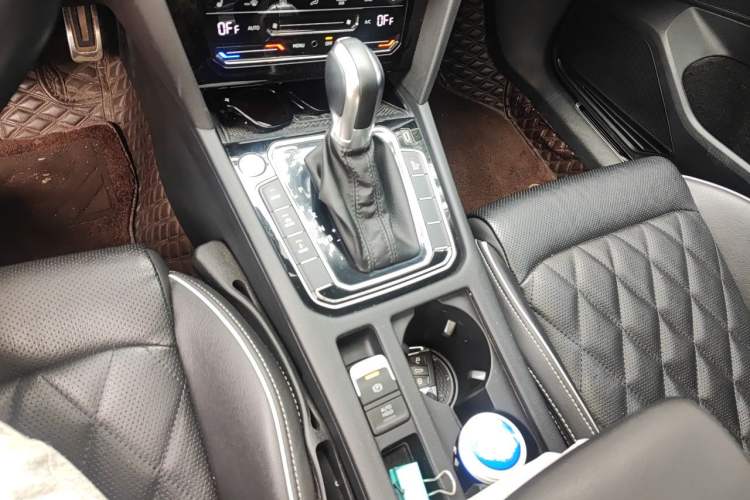 Used Volkswagen Magotan GTE Plug-in Hybrid 2022 GTE Luxury Model Gear Lever