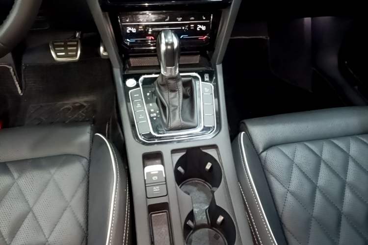 Used Volkswagen Magotan GTE Plug-in Hybrid 2022 GTE Luxury Model Gear Lever