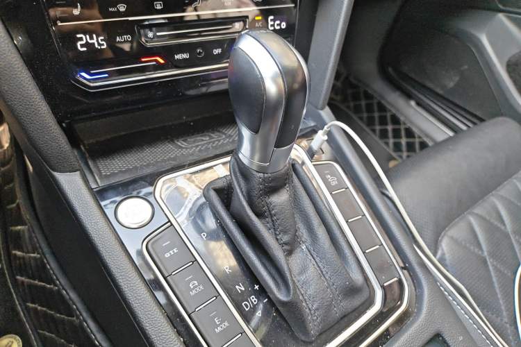 Used Volkswagen Magotan GTE Plug-in Hybrid 2022 GTE Luxury Model Gear Lever
